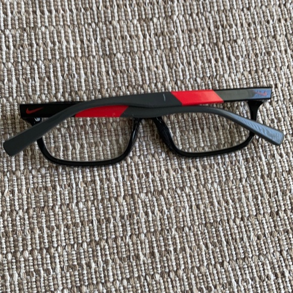 Nike - Picture 5 of 16